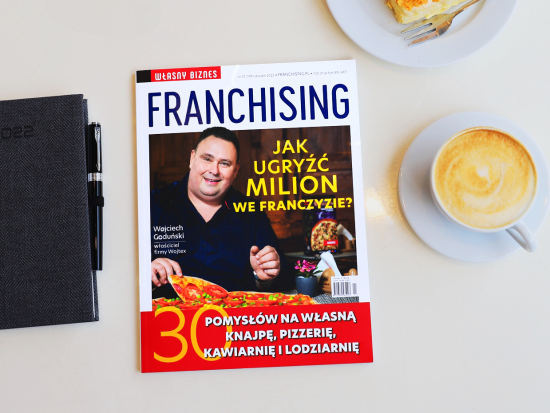 Man on the cover of Franchising magazine, on the right side there is a cup of coffee and on the left side there is a notebook with 2022 date on it.